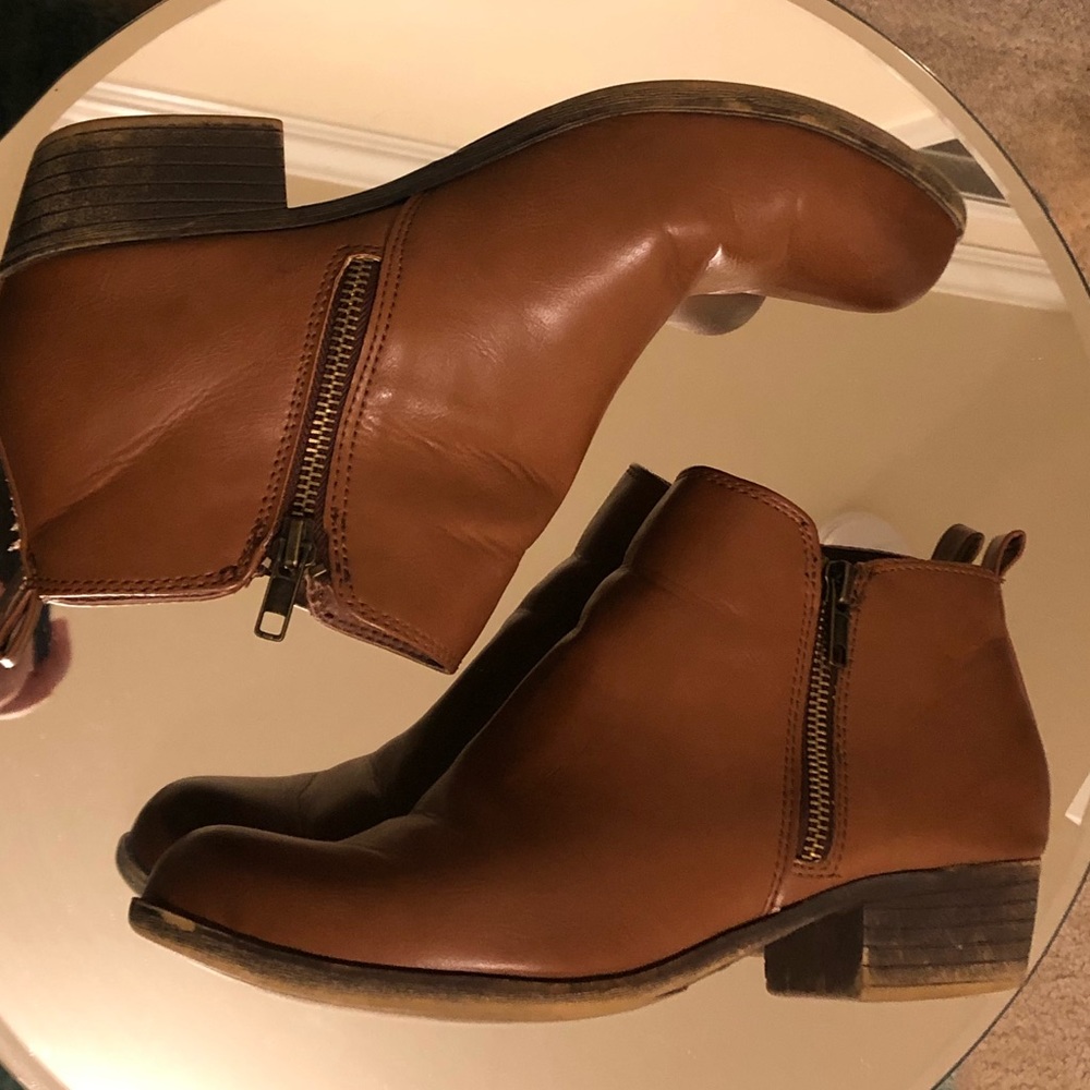 Super cute brown booties